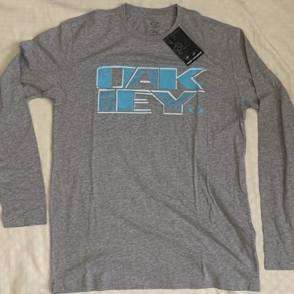 NWT Oakley Men's Size M  Regular Fit Long Sleeve Pullover Shirt ( Grey)